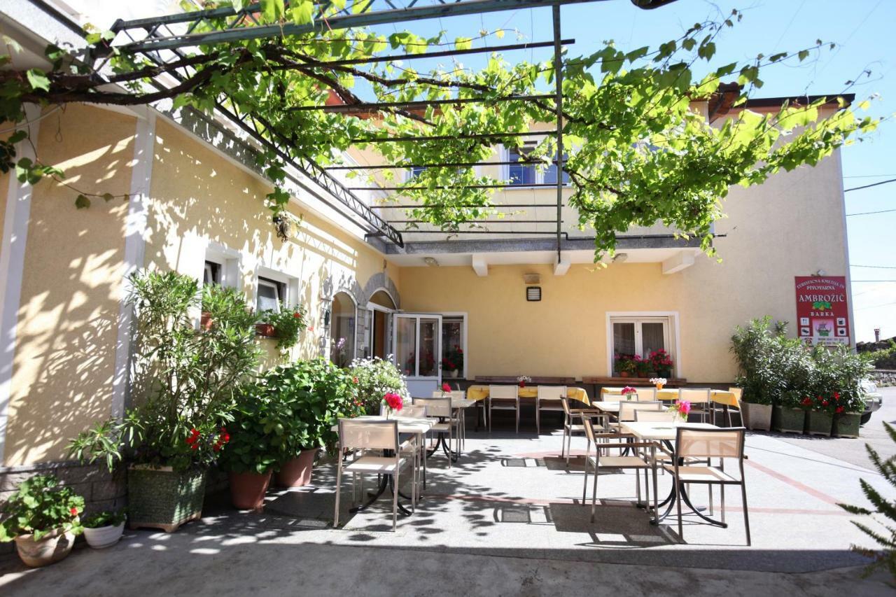 Rooms And Apartment Ambrozic Vremski Britof Exterior foto